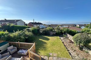 Garden & Outlook to Rear- click for photo gallery